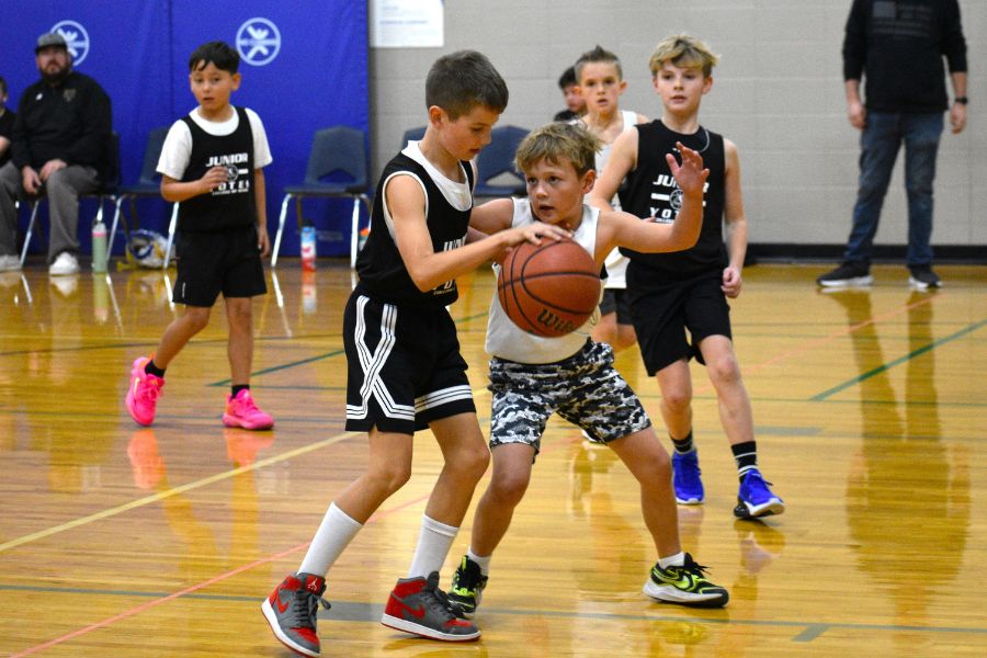 Jr. Yotes player defending the ball.